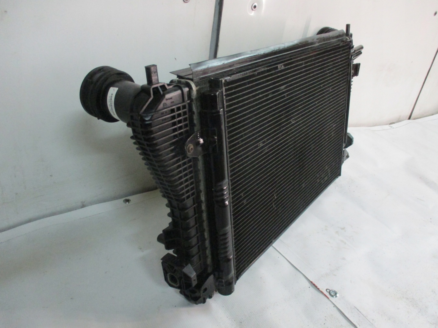 Kühler intercooler Audi VW 1K0 145803E