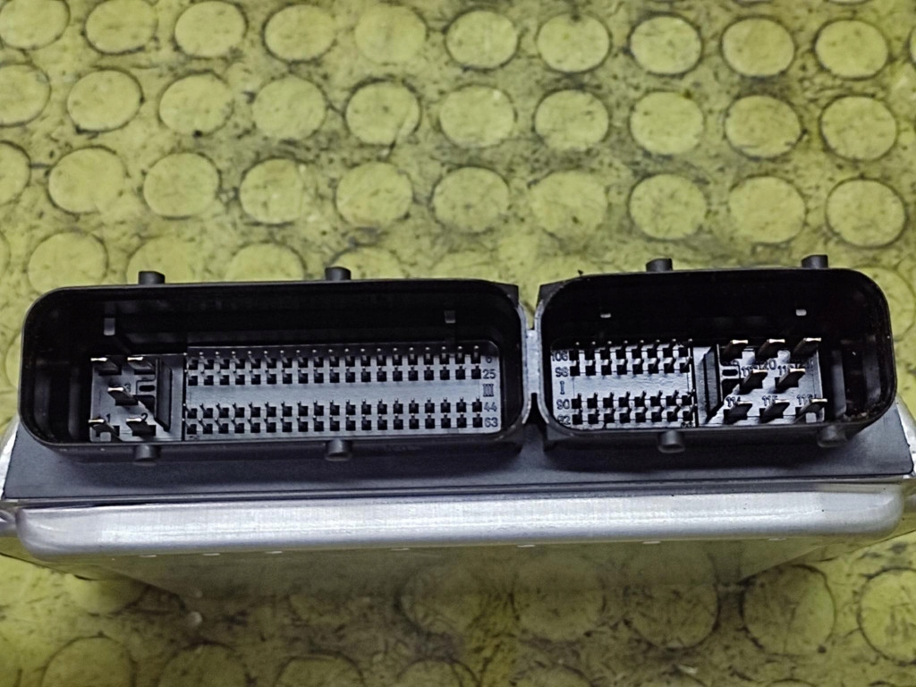 AUDI A4 B6 1.9 TDI control unit of the engine 0281010669