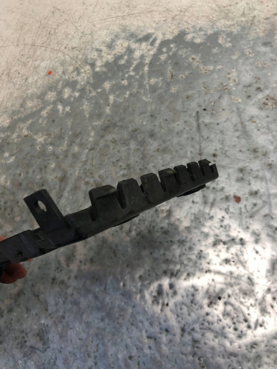 bumper bracket left front AUDI A6 C6 4F0807227