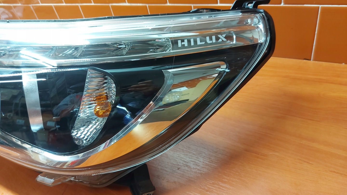 REFLEKTOR light left left front TOYOTA HILUX VIII 15-20