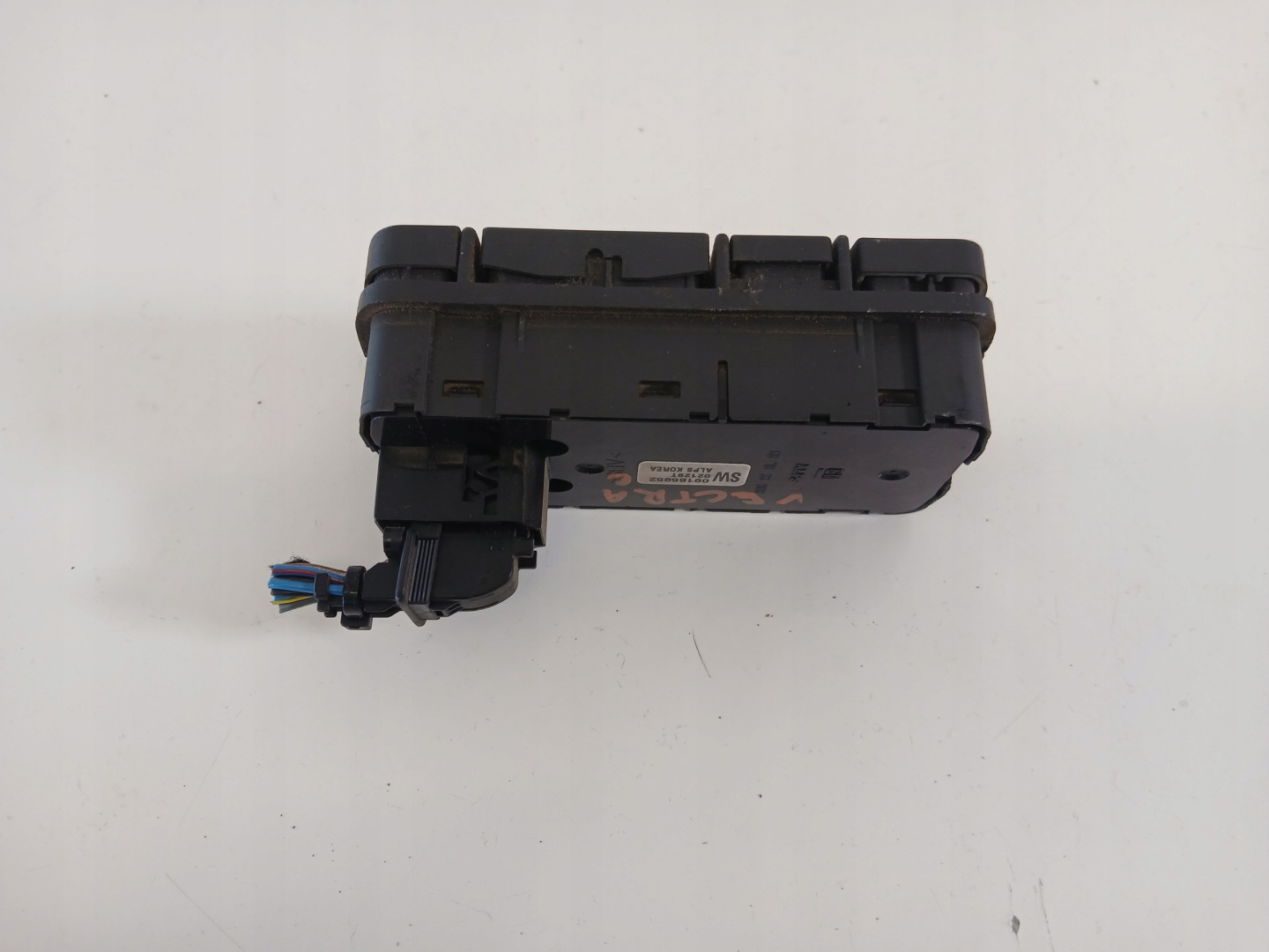 OPEL VECTRA C SIGNUM PANEL okna levý předek 09185952