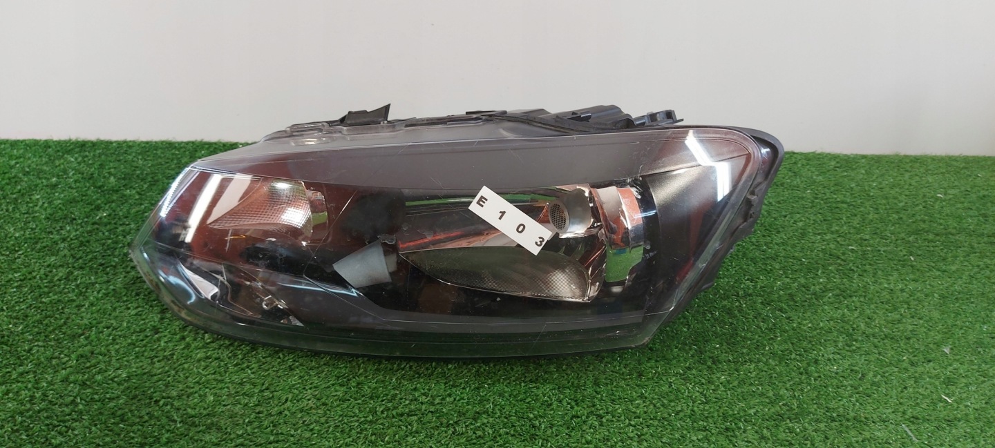 VW POLO 6R right light front REFLEKTOR VALEO OE