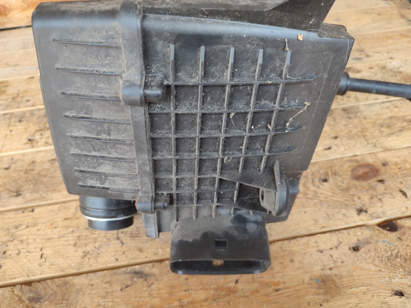 air filter housing VOLKSWAGEN OE 6R0129637B