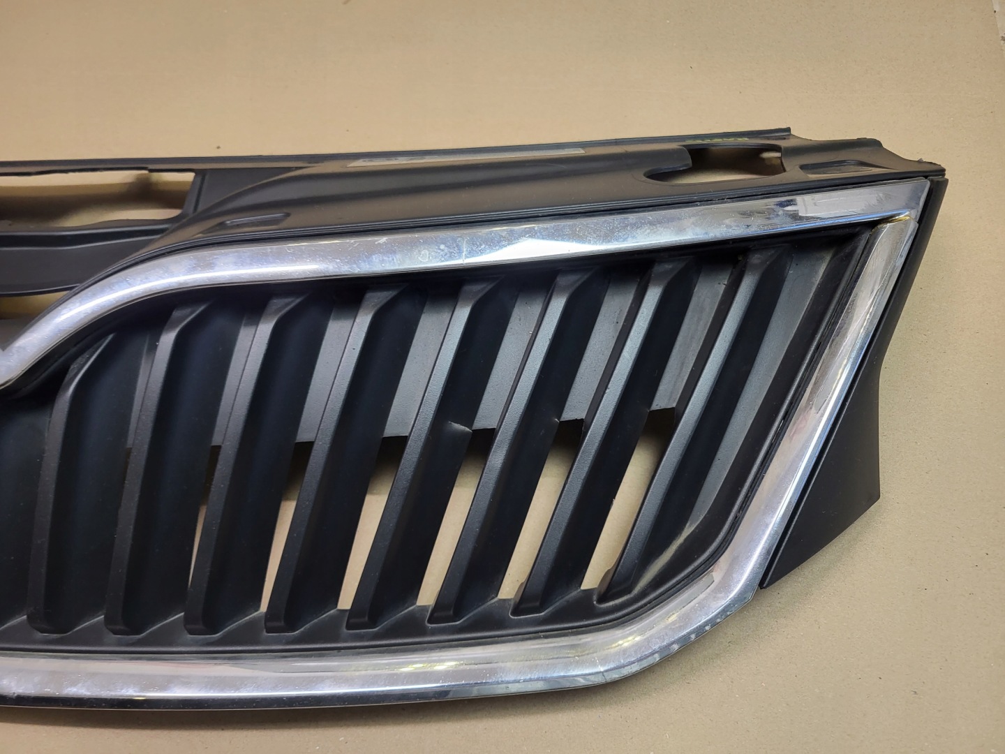 grill grille front SKODA RAPID 5JA OE 5JA853668