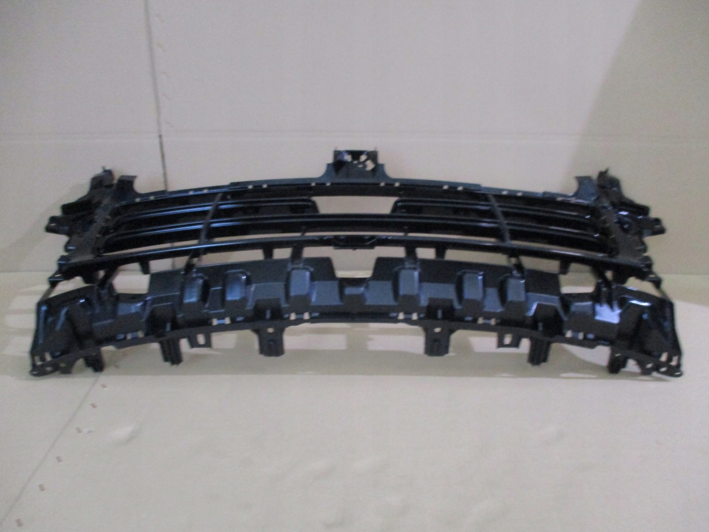 grille of a bumper front front Porsche Cayenne 9Y0807683AA
