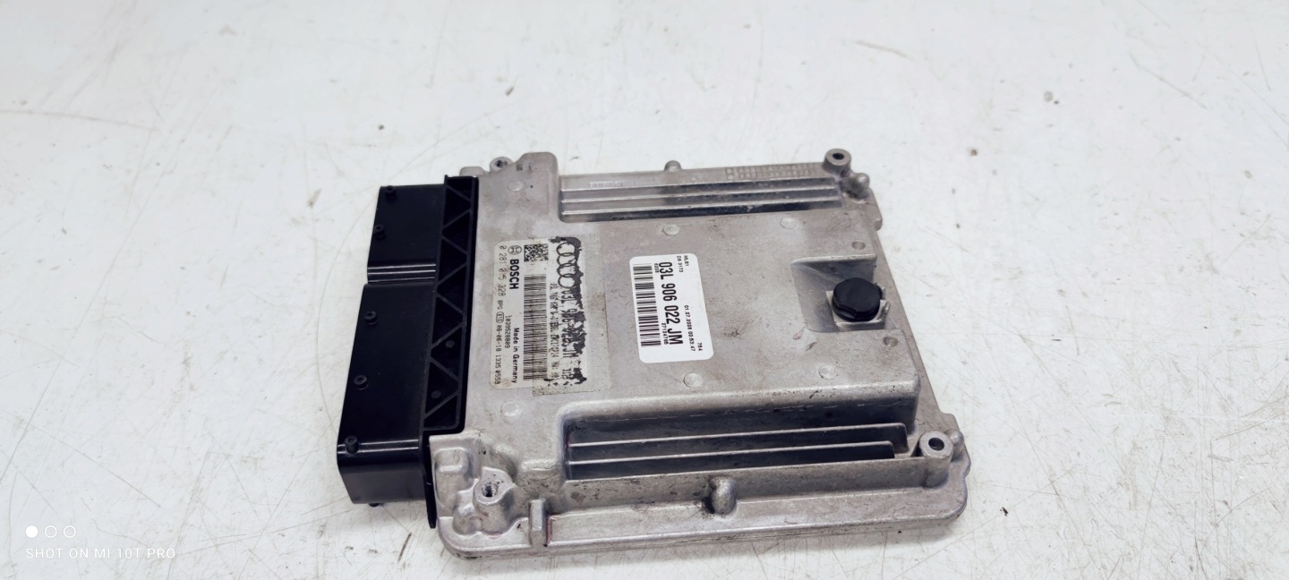 computer control unit of the engine AUDI A4 B8 03L906022JM