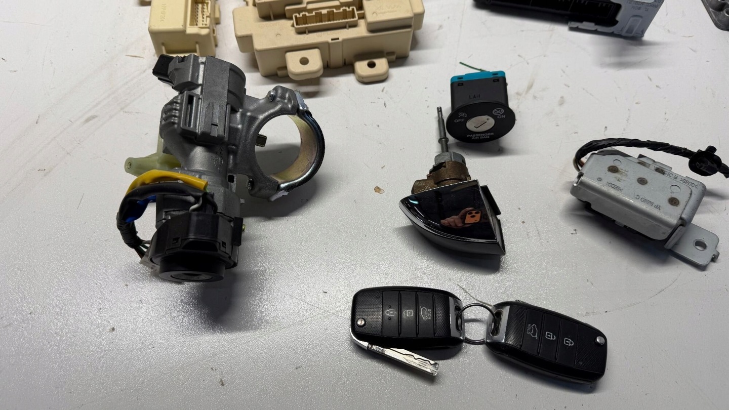 KIA SPORTAGE IV 1.6 GDI control unit ignition running board starter key