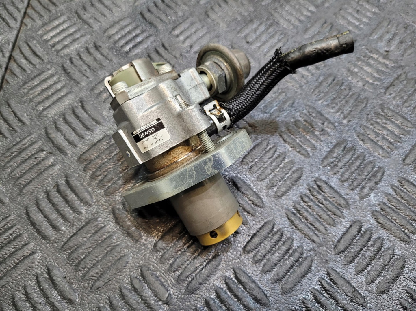 feed pump injection pump 23100-38100 LEXUS LS 600 LS600 H 5.0