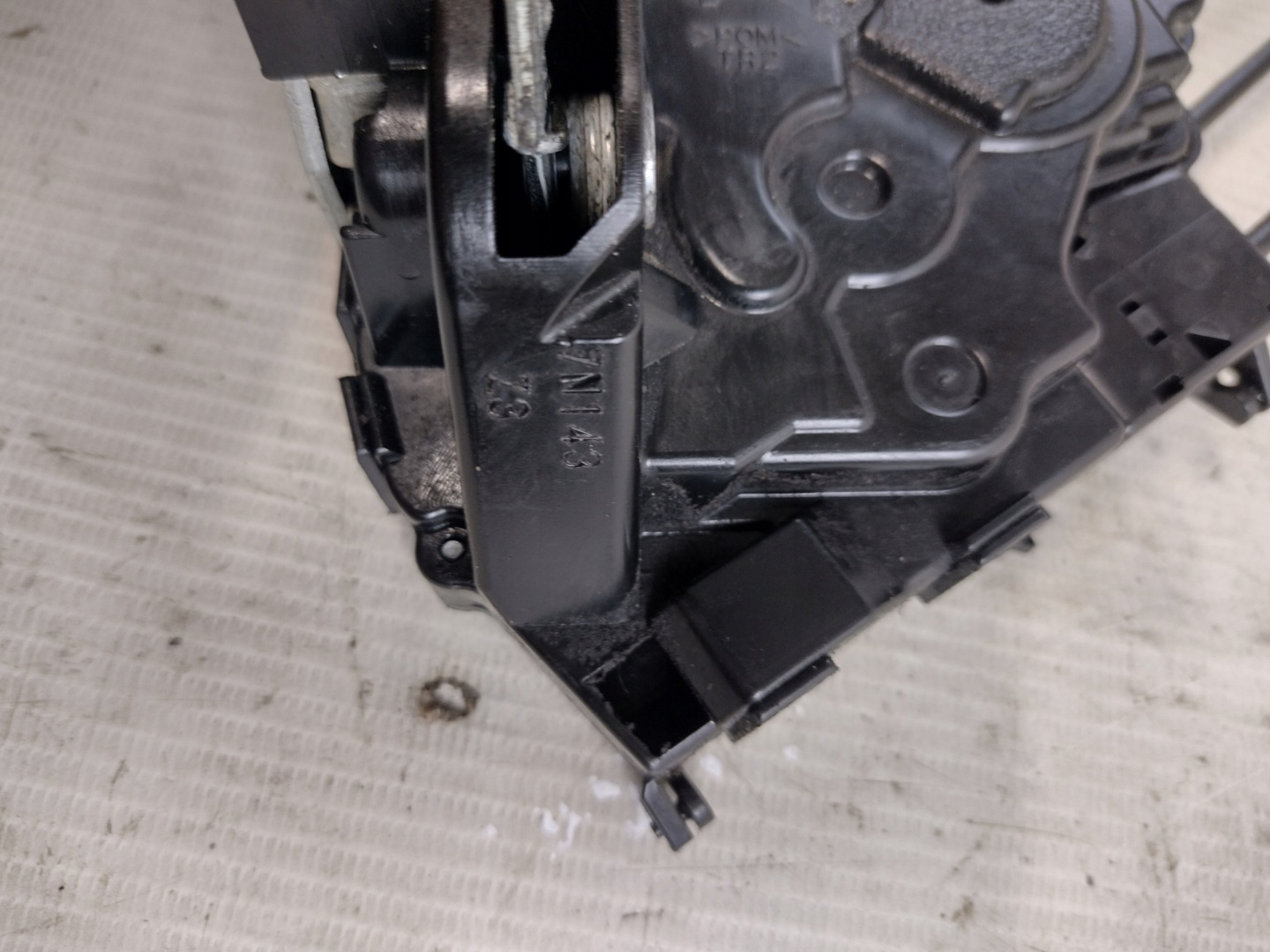 lock door right front TOYOTA PRIUS II 08r. 6 PIN