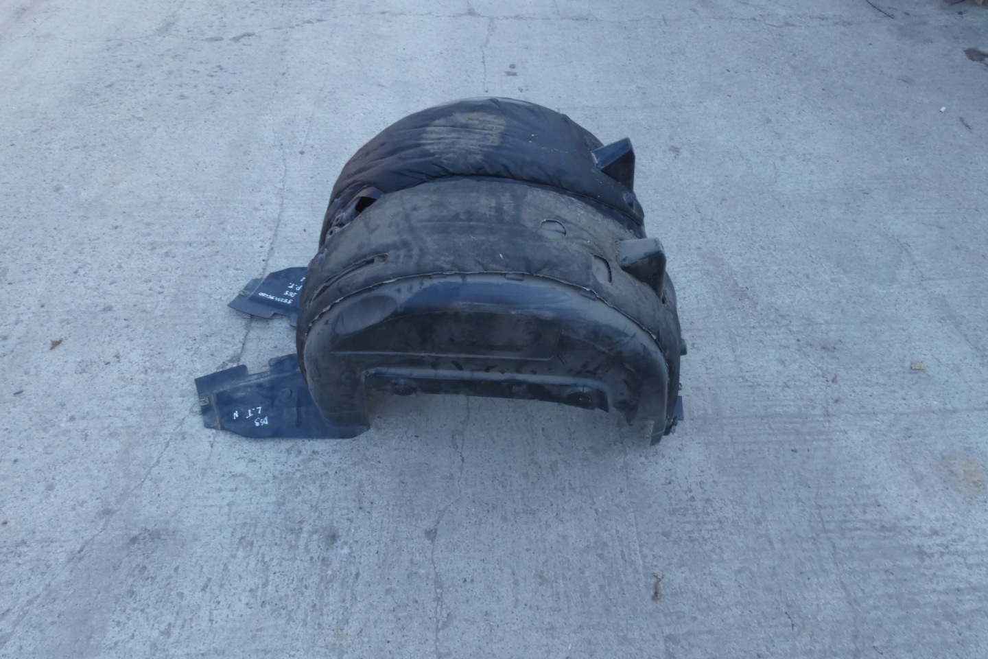 DS9 mudguard rear part rear. left right 9823495080 9823495180