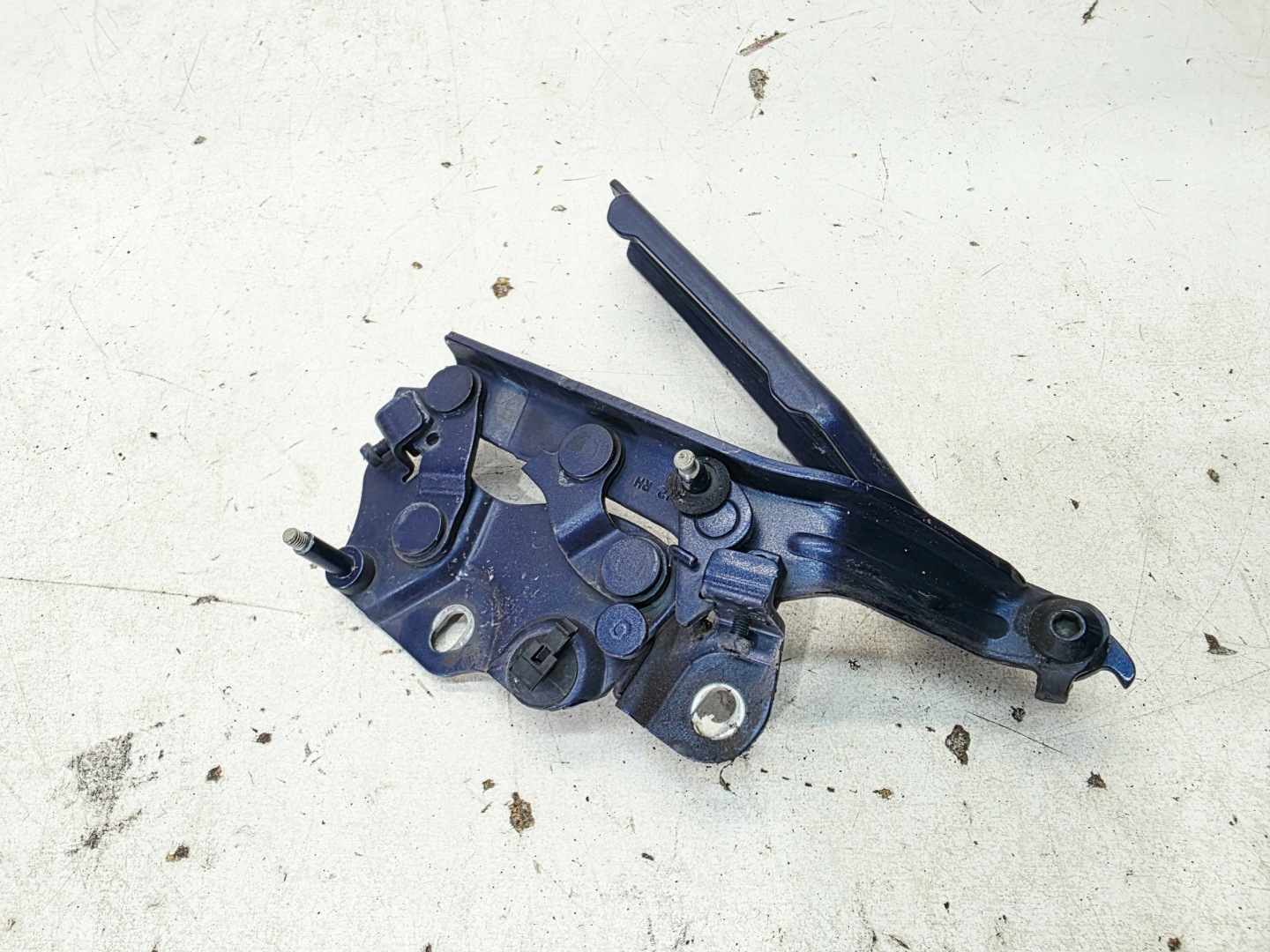 hinge bonnets right AUDI A3 8V LIFT 8V0823302F