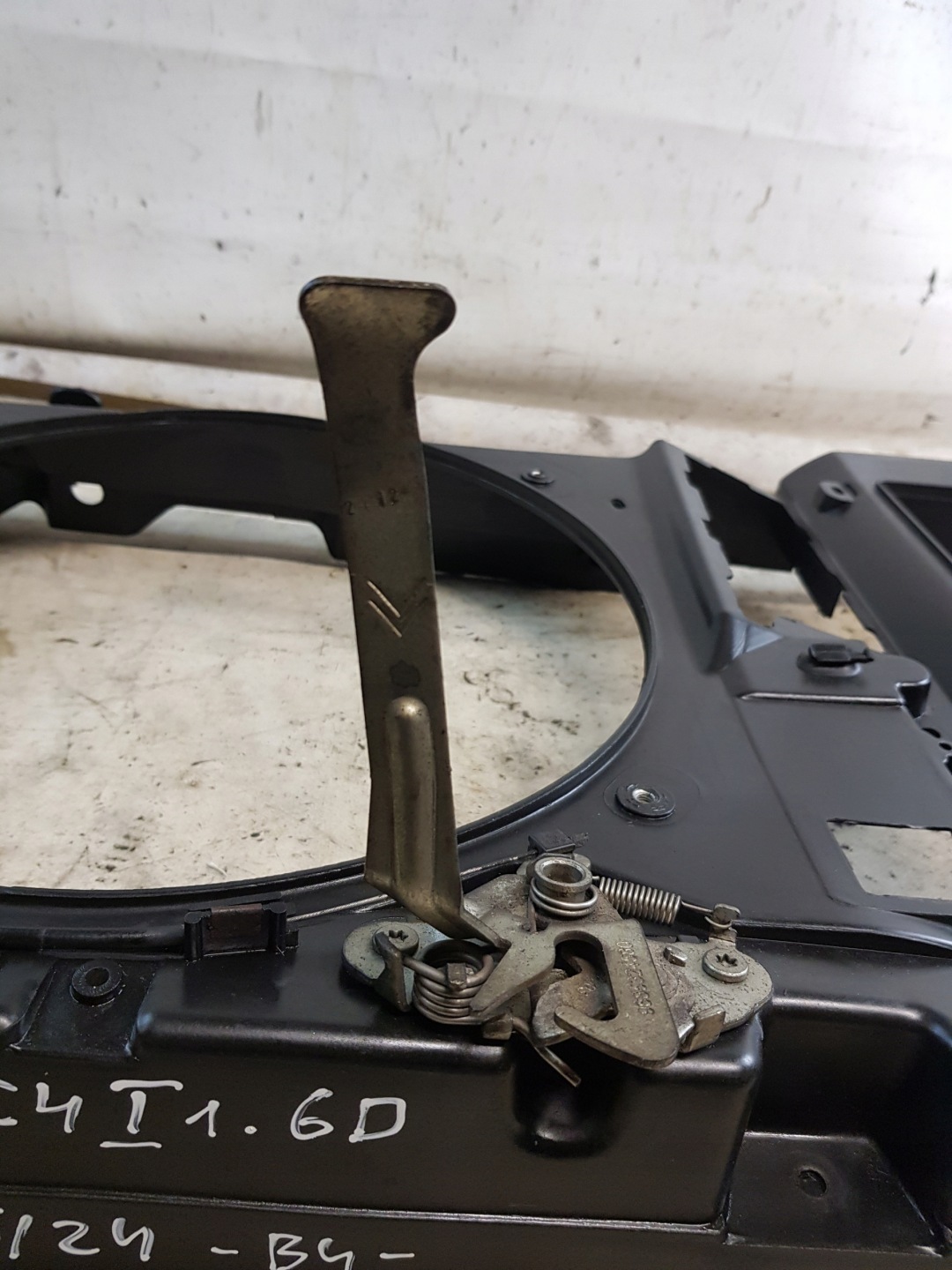 CITROEN C4 and support panel for radiators pillar + bonnet latch lock