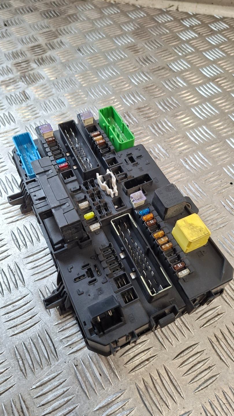 fuse box OPEL ASTRA H 1.7CDTI