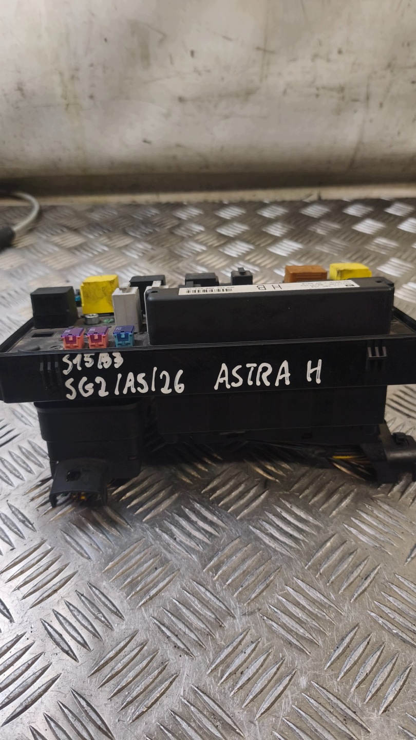 sicherungskasten OPEL ASTRA H 5DK008668-38