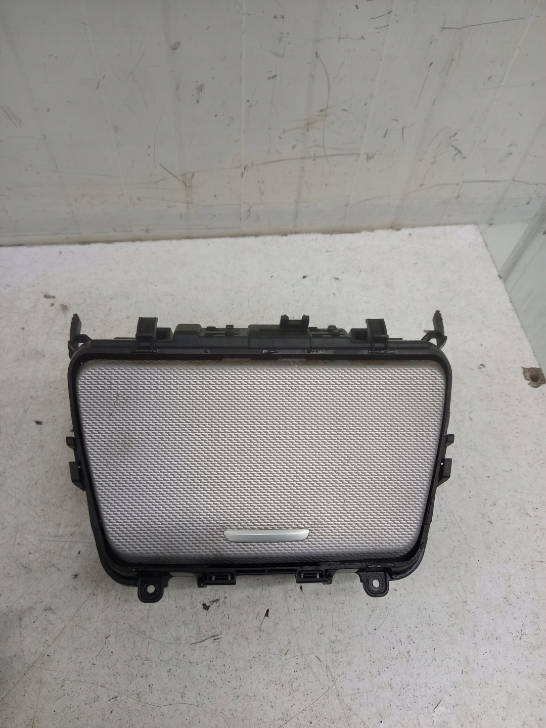passenger compartment bracket for BMW 6 F12 F13 2014 9197227