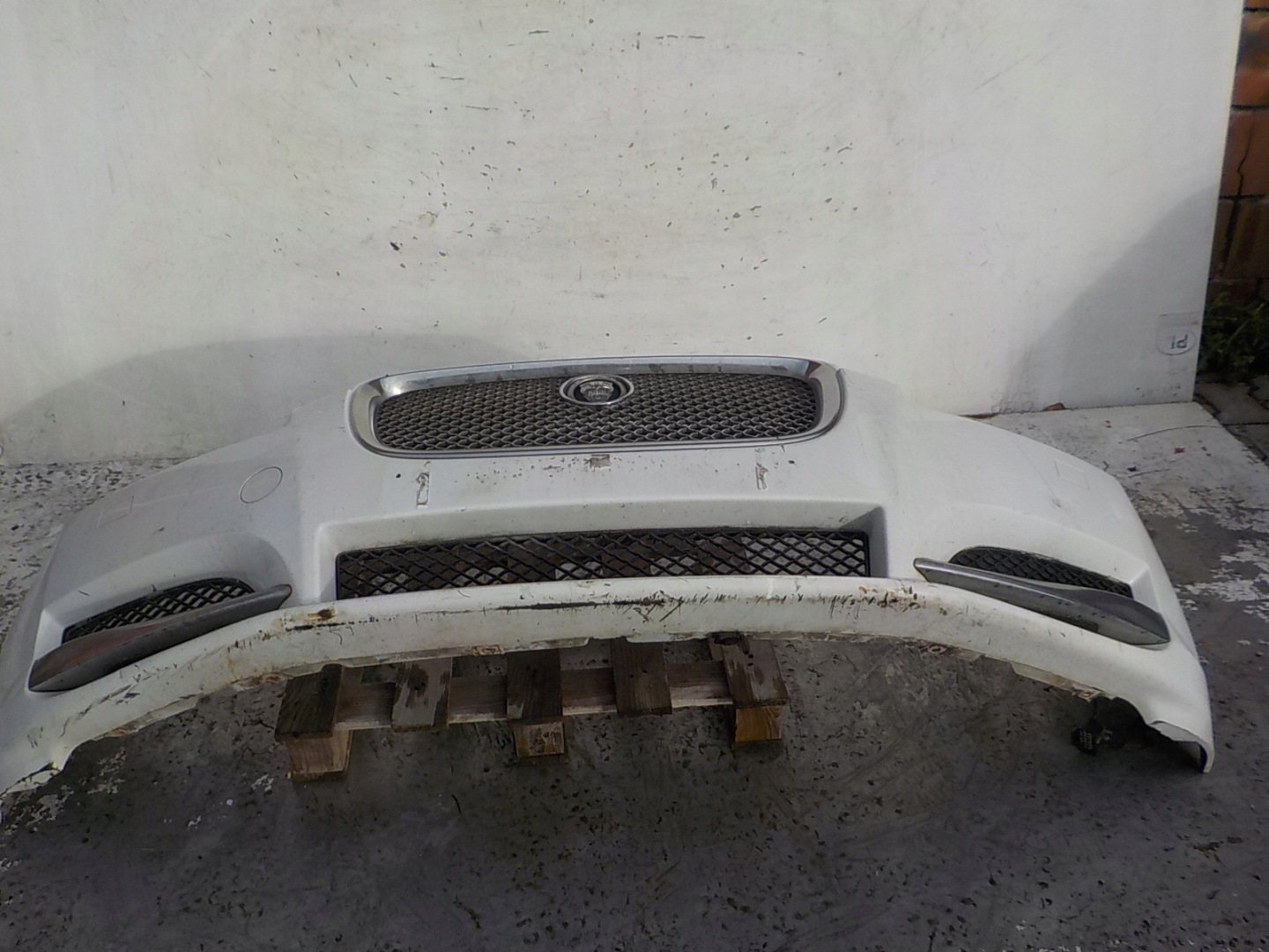 137 JAGUAR XF X250 LIFT bumper front front