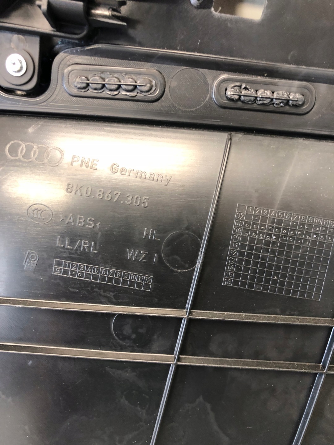 side door left rear part AUDI A4 B8 8K0867305