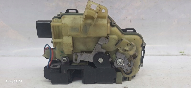 lock door SKODA OCTAVIA and right front 3B1837016CA