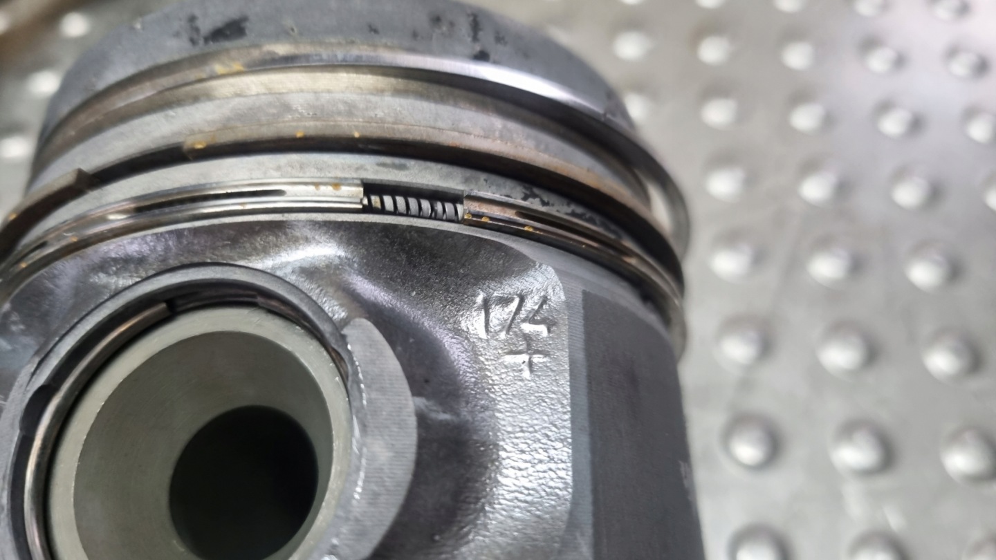 piston connecting rod KPL 83L82 059AG AUDI A4 B8 8K A5 8T A6 C6 2.7 3.0TDI CGK CGKA