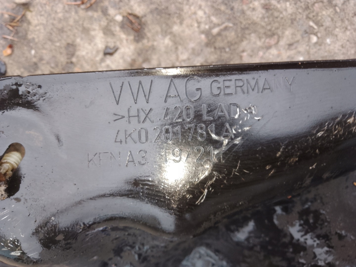 Blende Abdeckung Behälter des Kraftstoffsbehälters AUDI A6 C8 A7 4K0201781A
