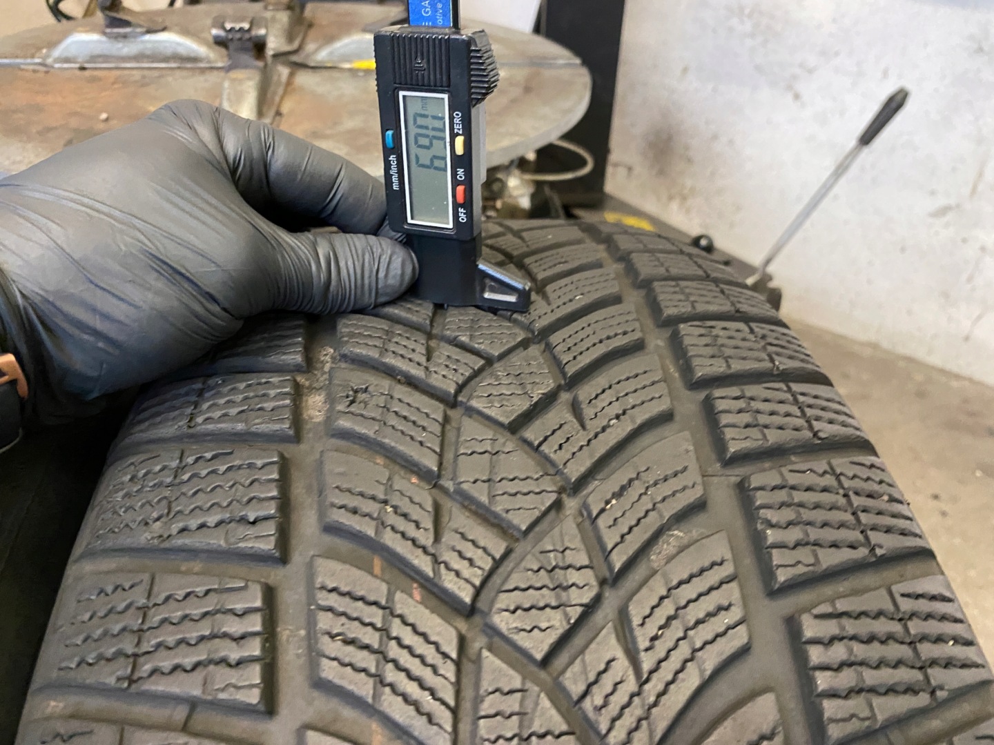 2 tyres winter 255/55R20 110V Goodyear UltraGrip Performance 7mm