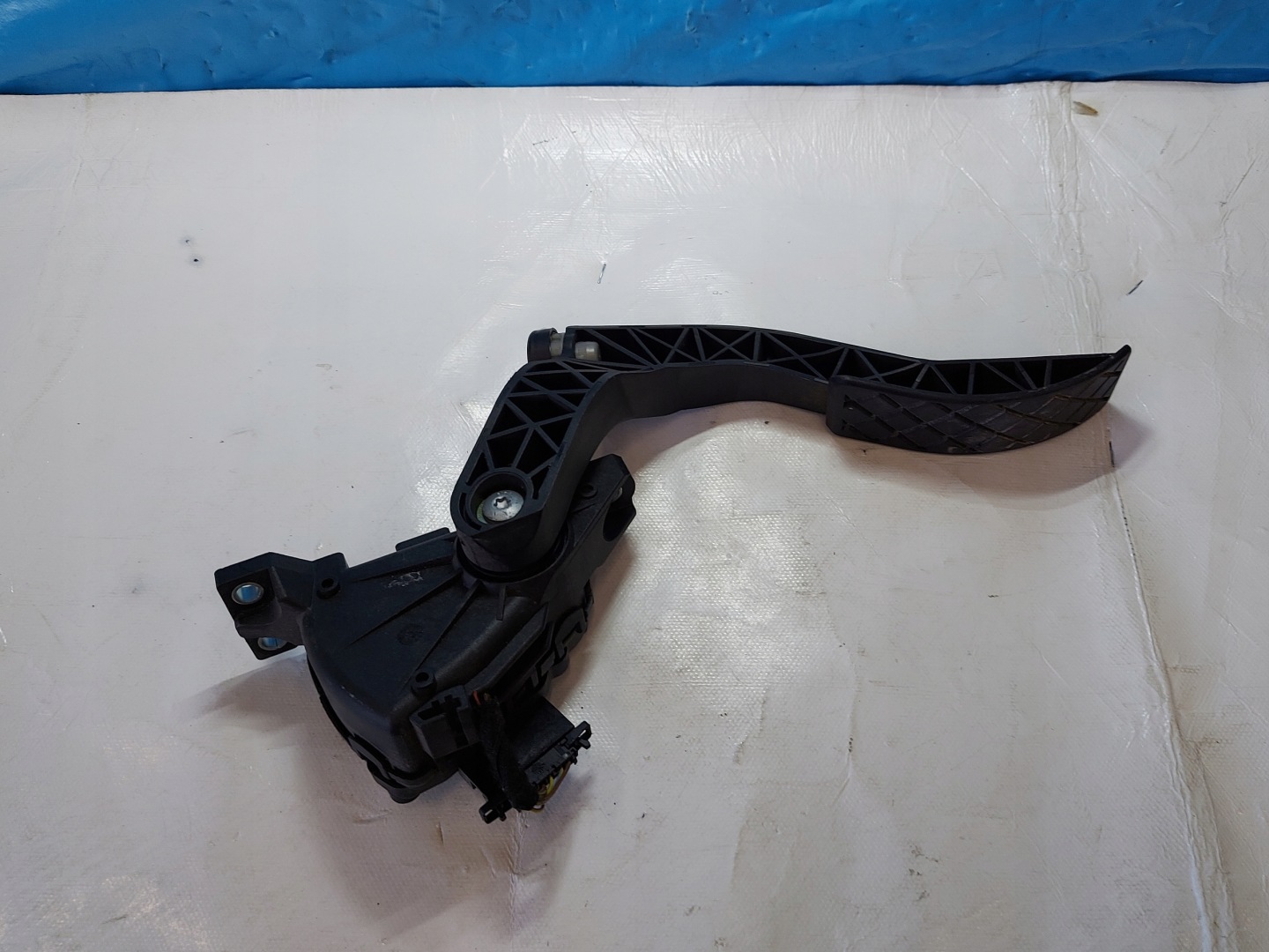 accelerator pedal A4 B6 8EI723523C