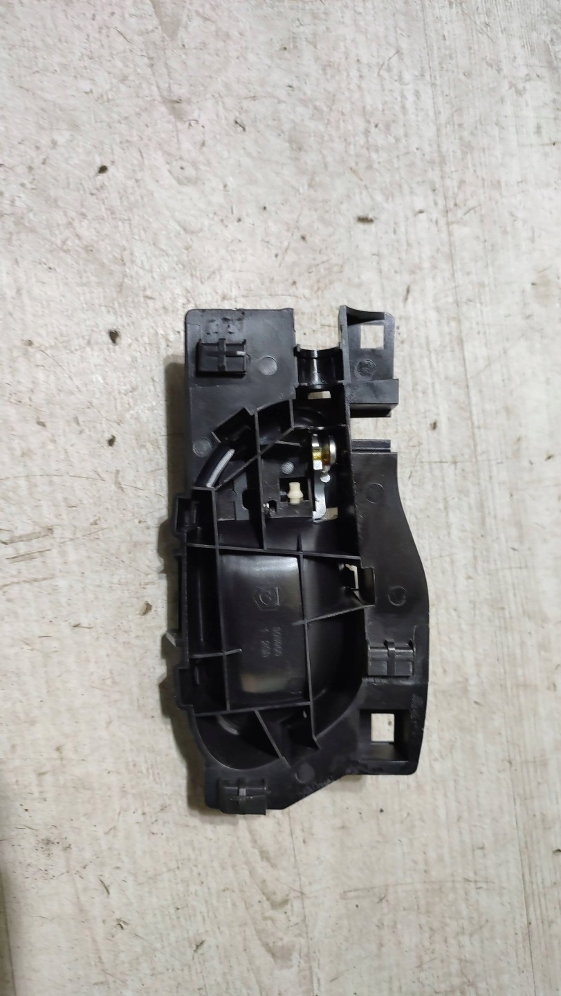 Peugeot 2008 and 2018 rear part side left handle inner