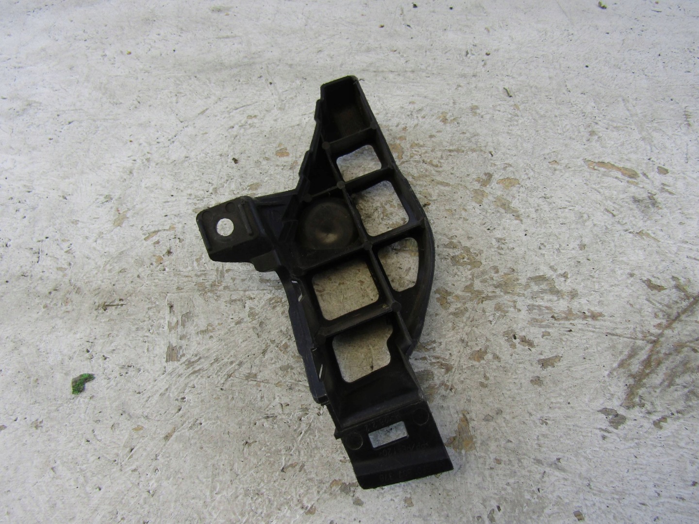 Seat Leon III HB bumper bracket right rear part 5F0807378