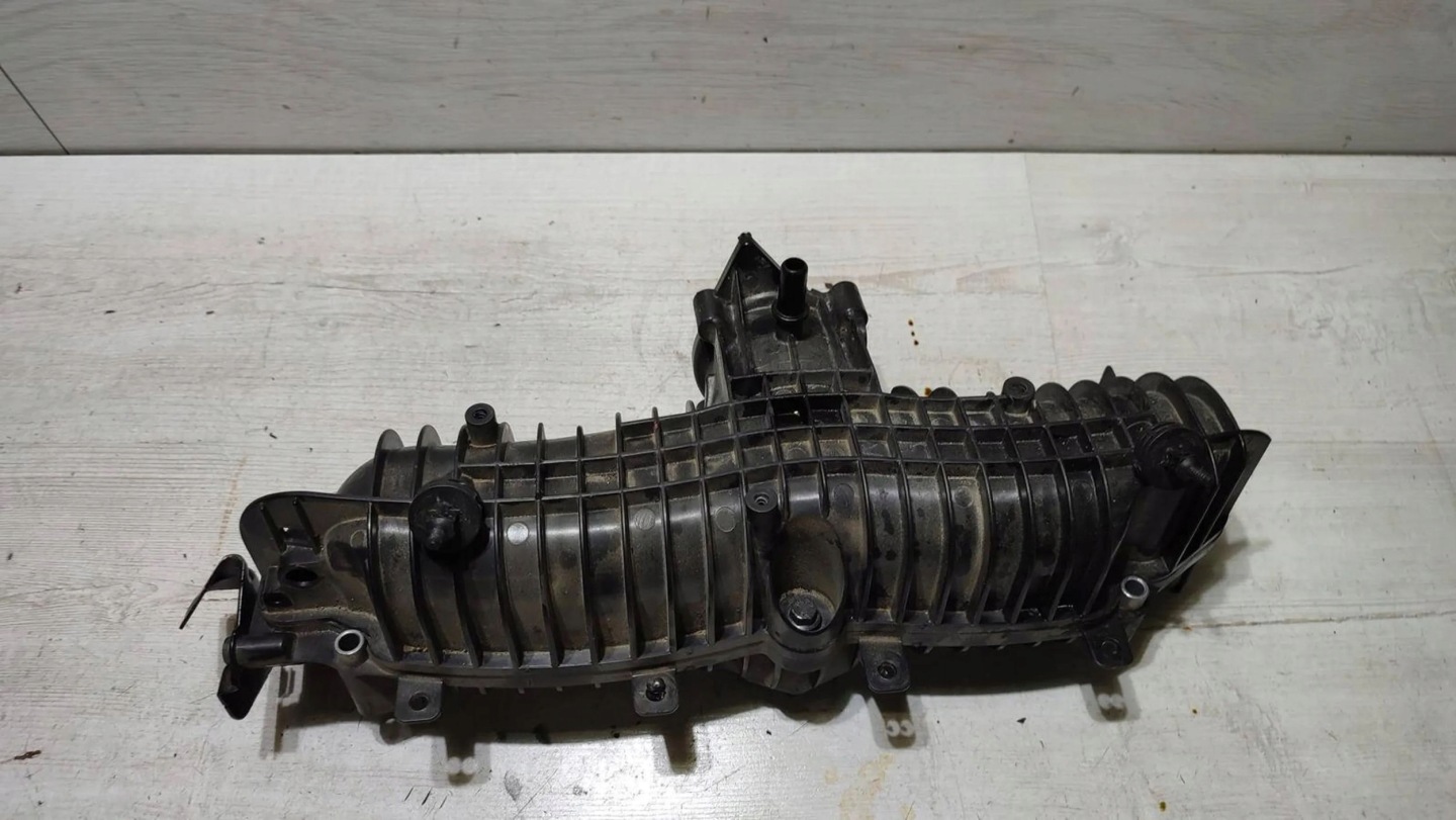 Volvo V40 2018 intake manifold 31465677 P31465677