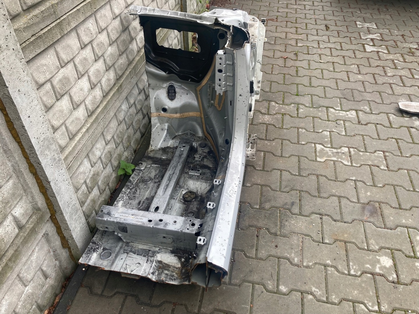 Volvo V60 II 2022 right quarter front threshold pillar