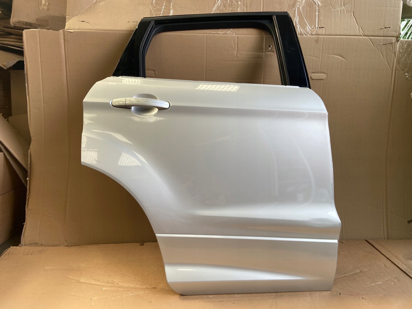 FORD KUGA MK2 LIFT 2016-2019 door right rear. SILVER