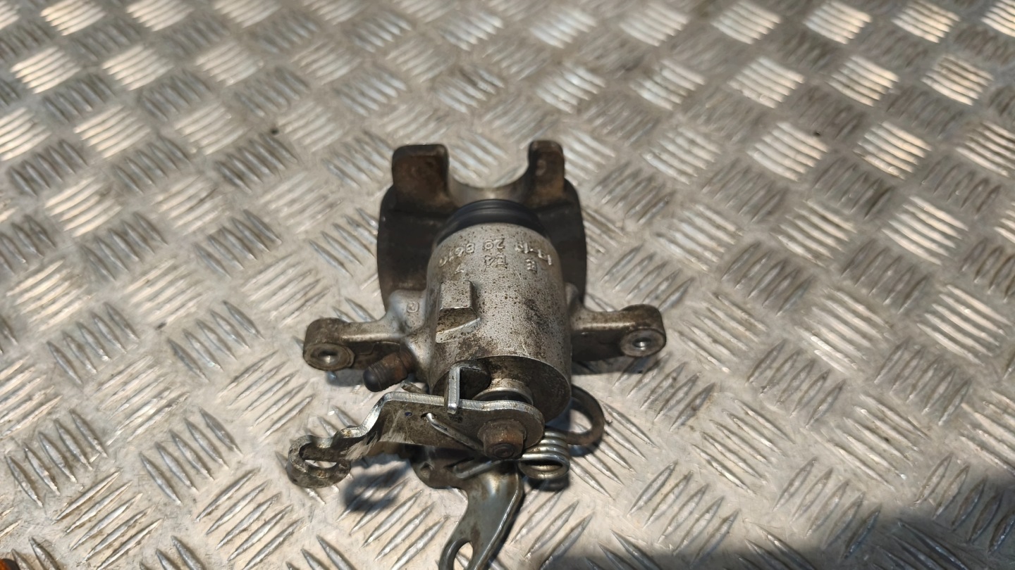 caliper brake right rear part VW TOURAN and 2004 r