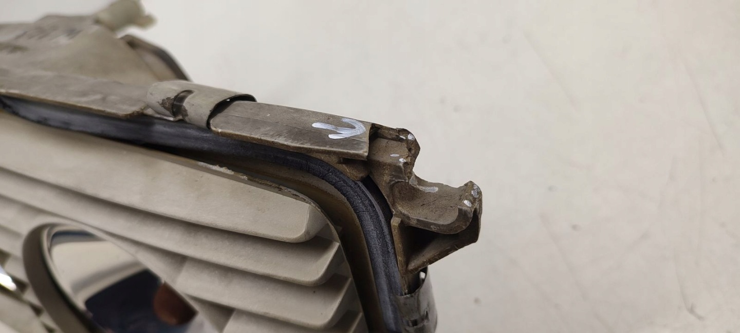 light front front right Mercedes W123