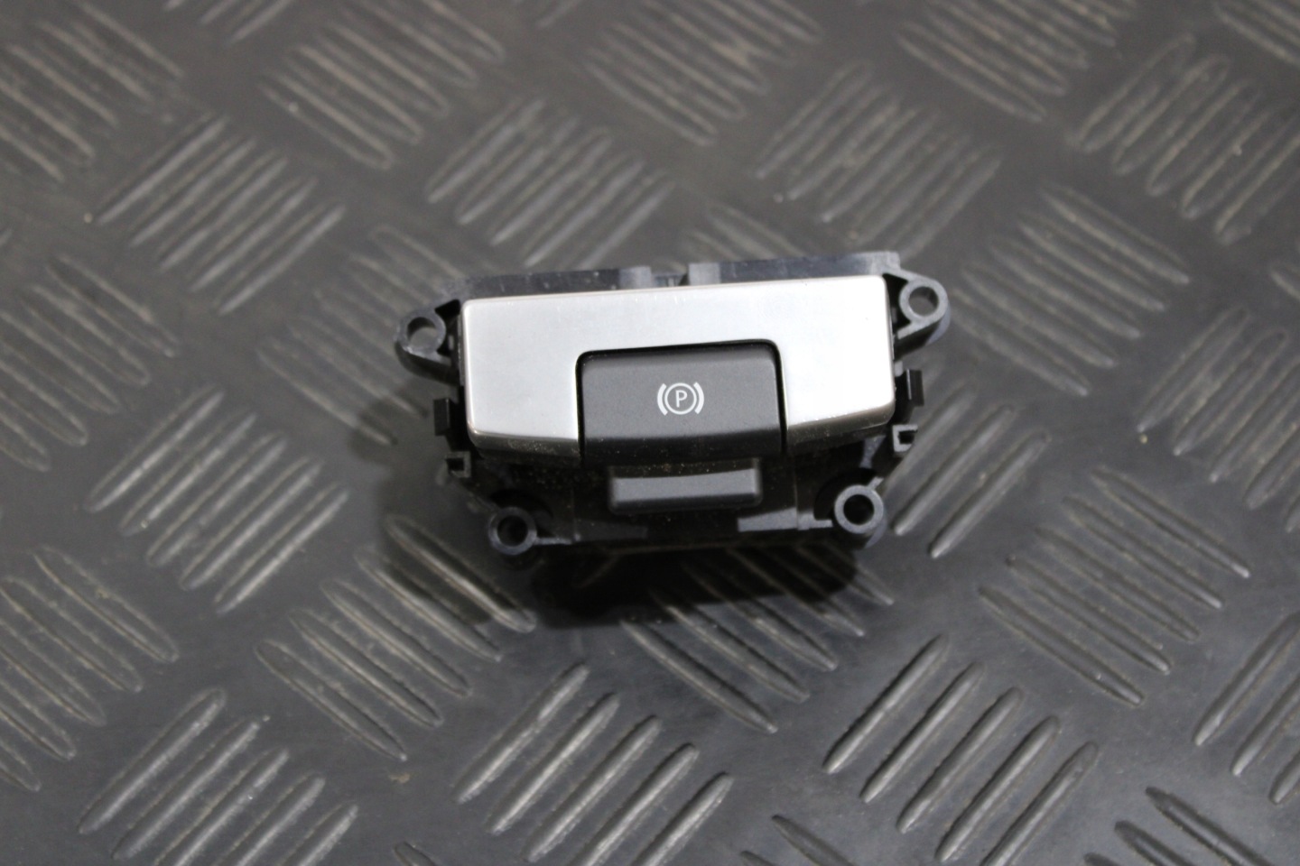 button electric brake HPLA-2B623-AA LAND ROVER DISCOVERY V 5 L462