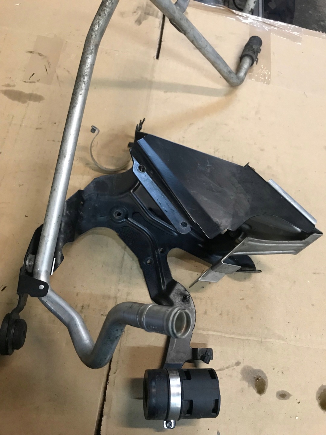 AUDI Q7 4L úchyt držák WEBASTA 7L0819750G
