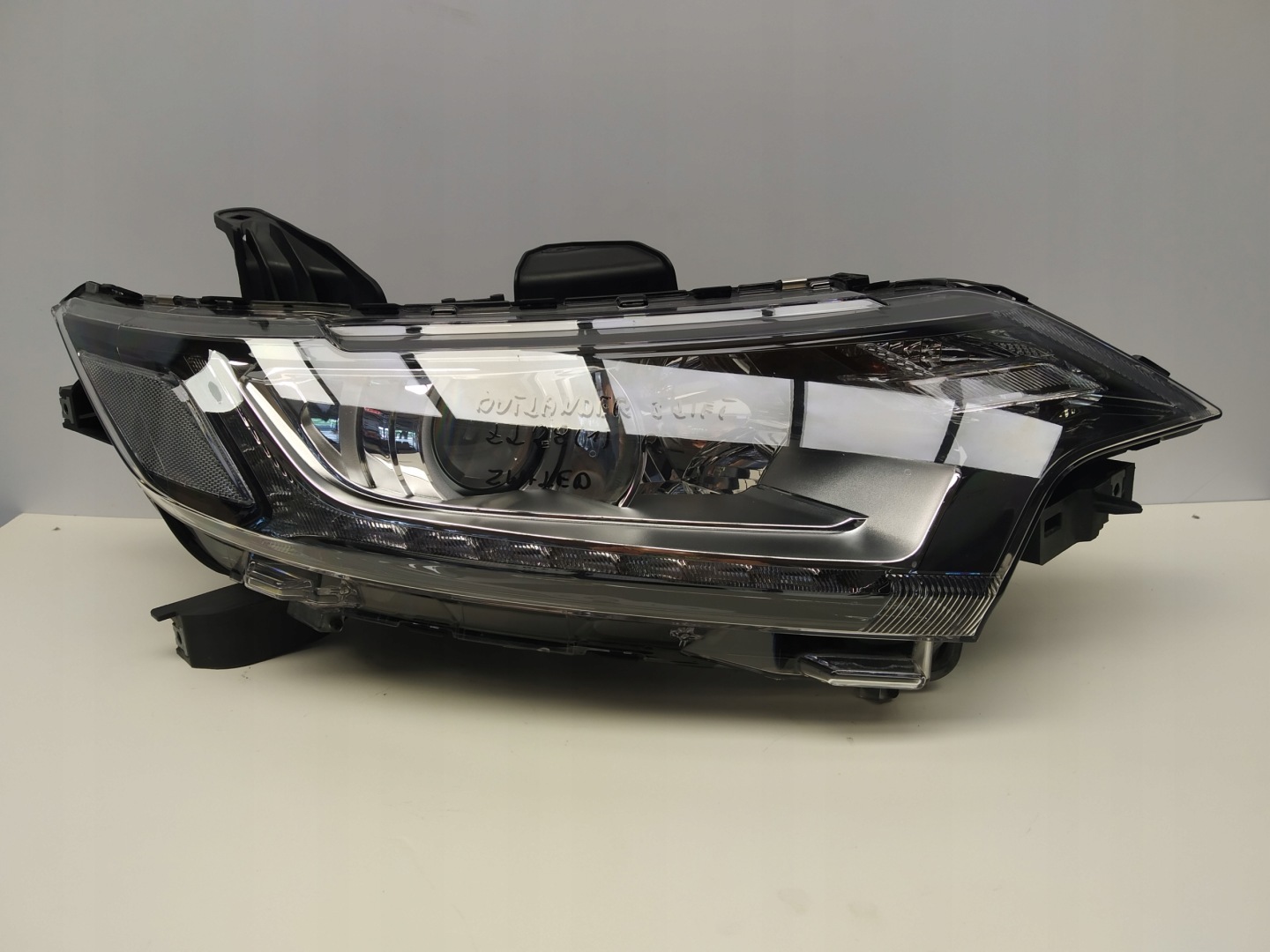 Mitsubishi Outlander III 3 lift reflektor light LED right OM 8301C8-54