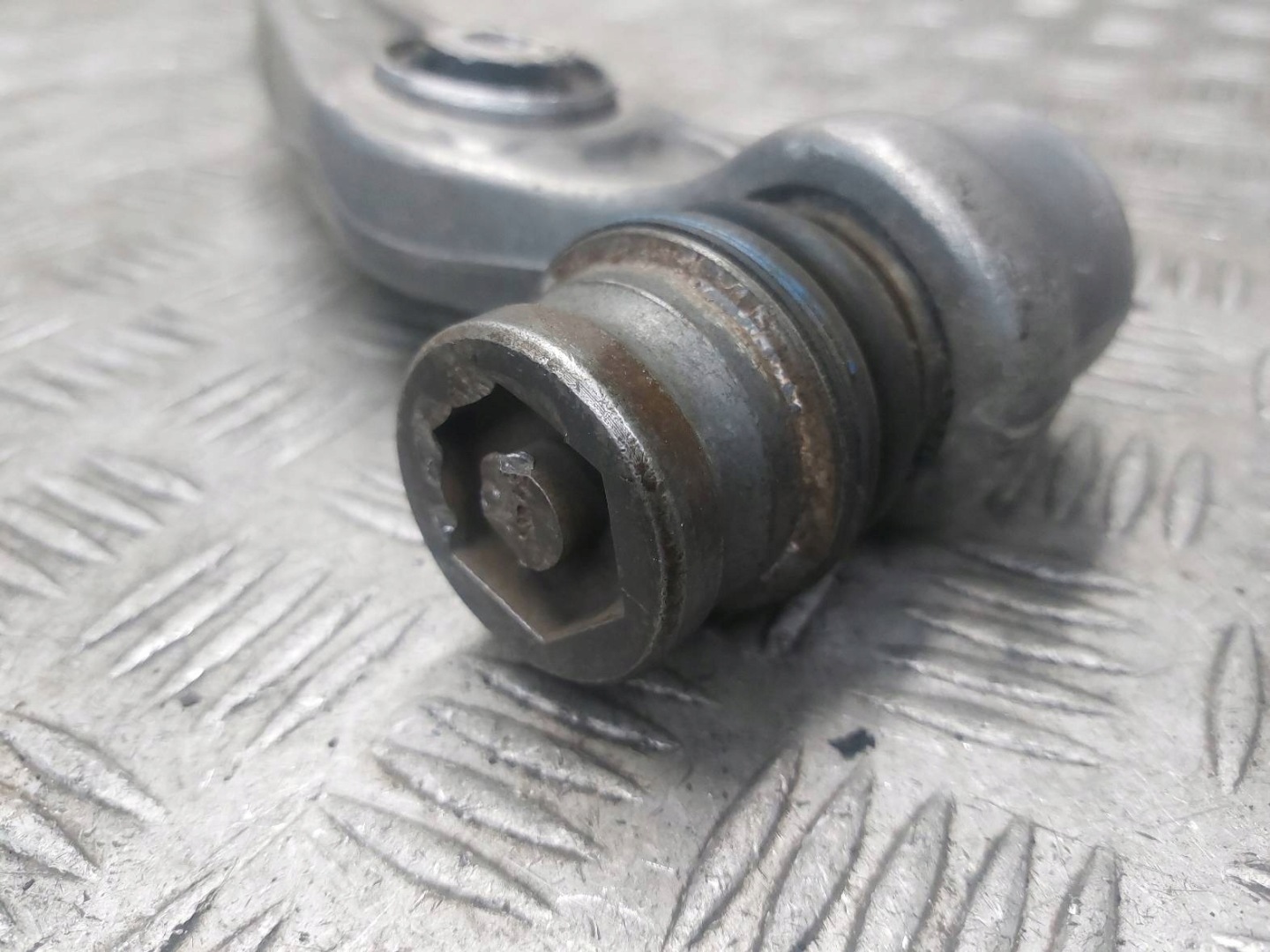 arm left front AUDI Q5 8R 2.0 TDI ID: 218782