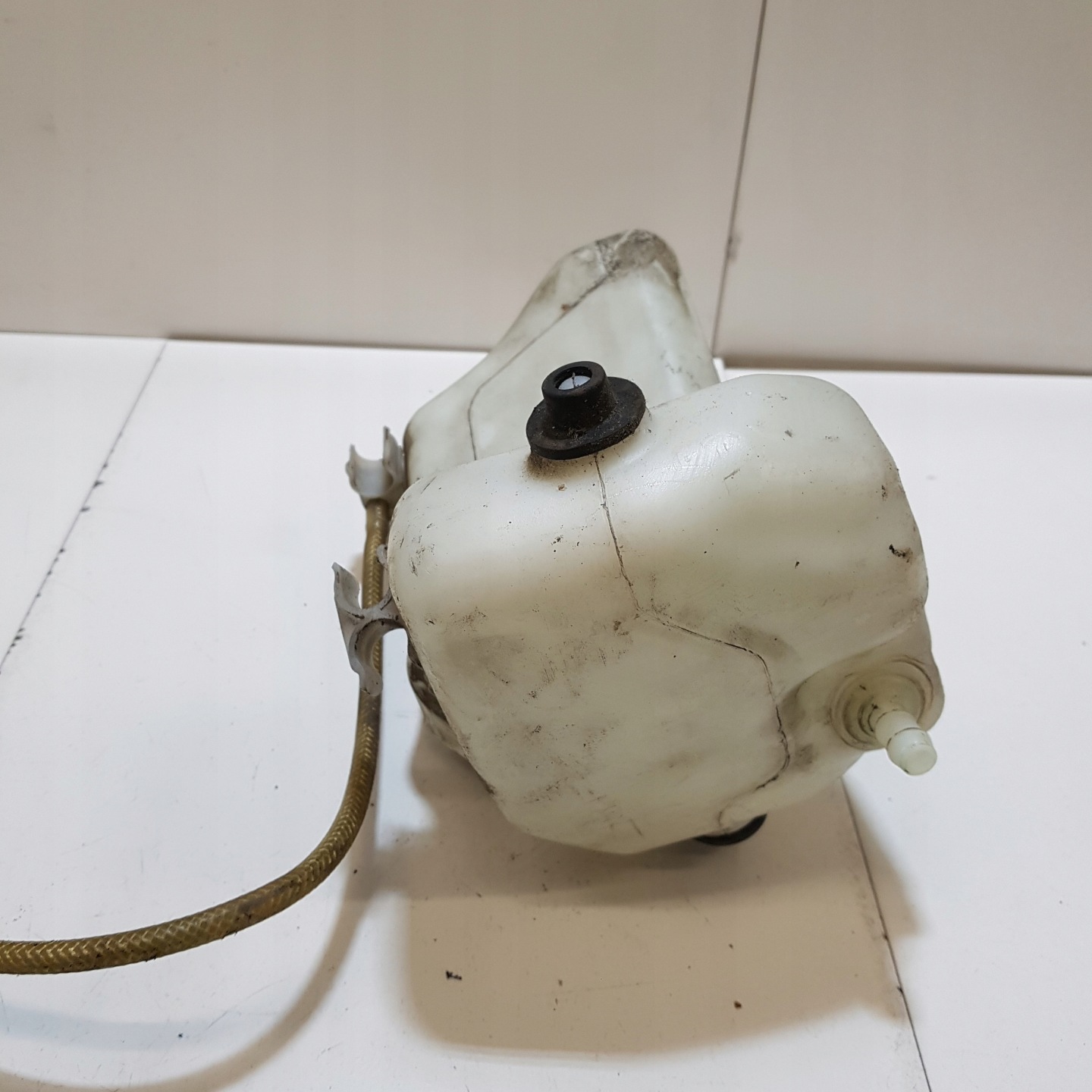 washer fluid tank MERCEDES-BENZ E-KLASA W211 2118602160