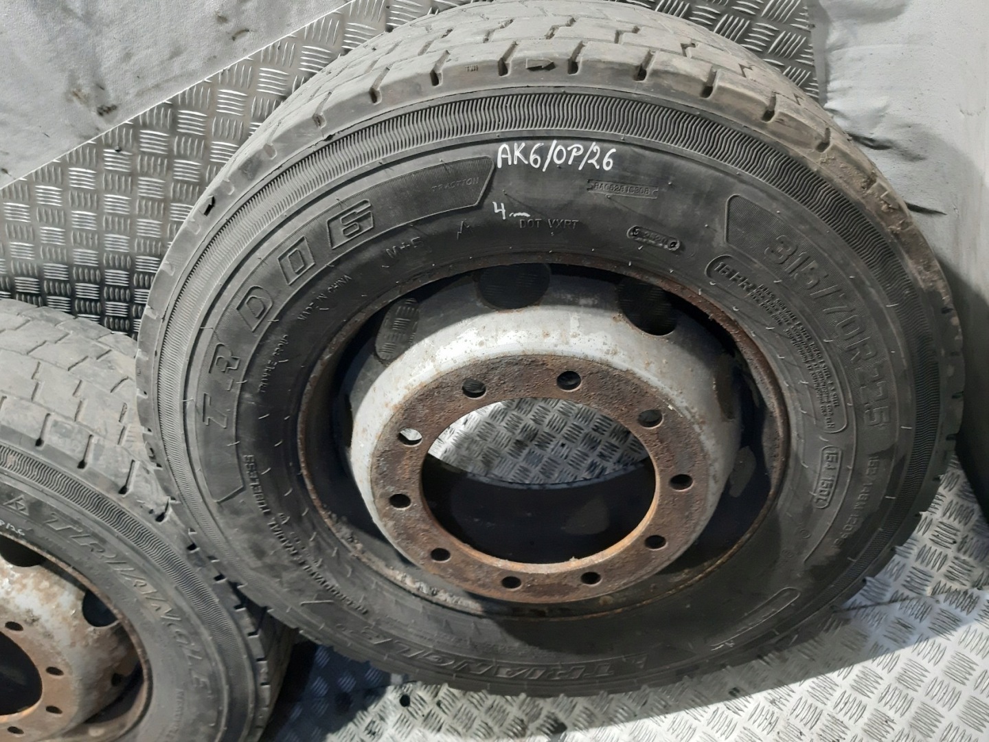 tyres TRIANGLE TRD 06 discs wheels CIEZAROWE 2x 315/70 R22.5