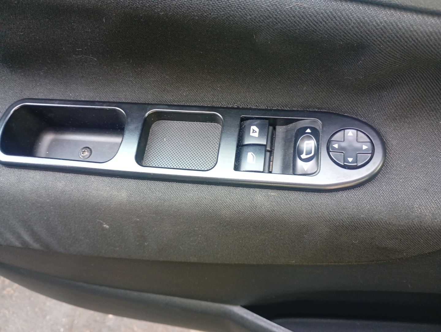 switch switch regulation panel windows Peugeot 207 06-13
