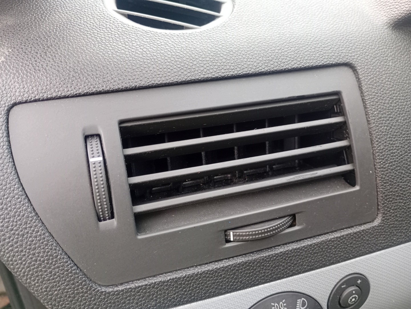 grid air conditioning devices air left driver´s Opel Astra H 04-10