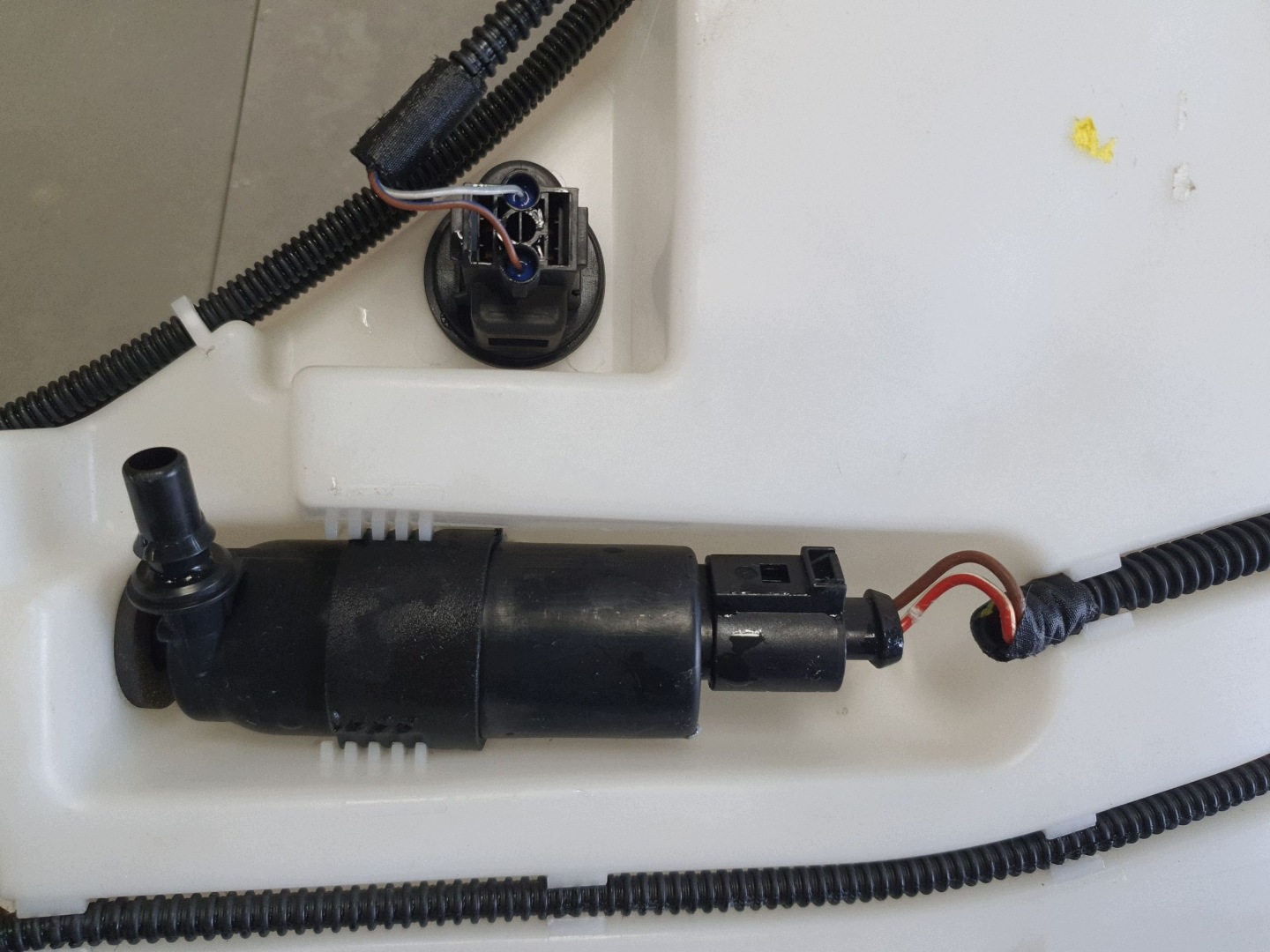 Audi Q7 4M washer fluid tank pompki 4M0955453C