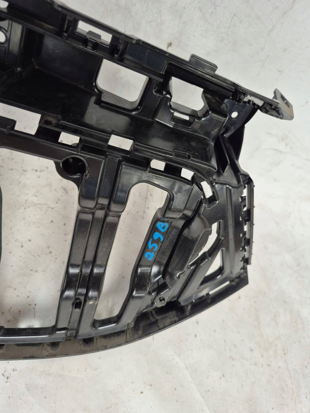 MERCEDES EQA 21- Traverse Support GRILLA A2438880600
