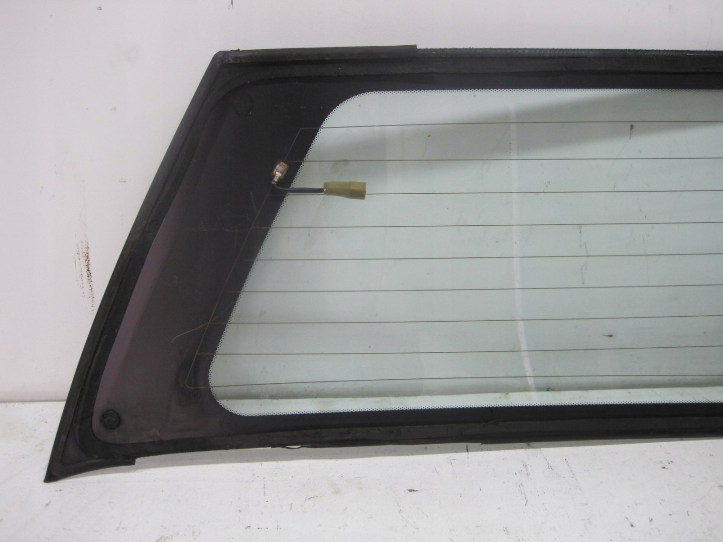 window side left rear MITSUBISHI GRANDIS 06R