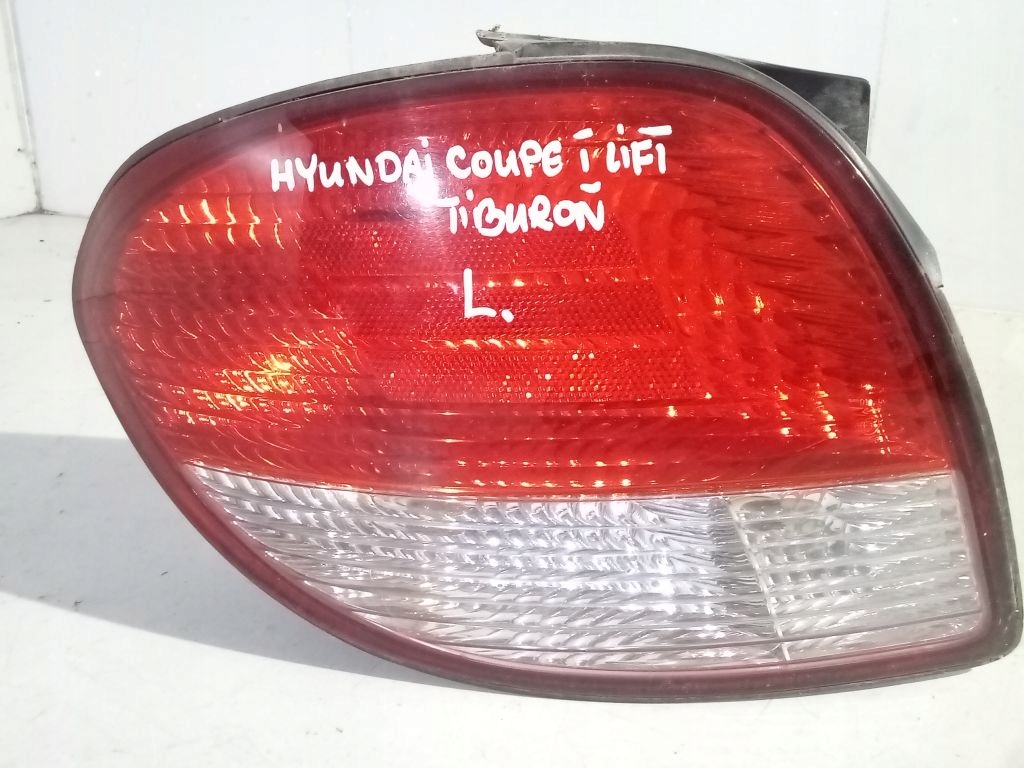 Hyundai Coupe and lift light left rear part rear