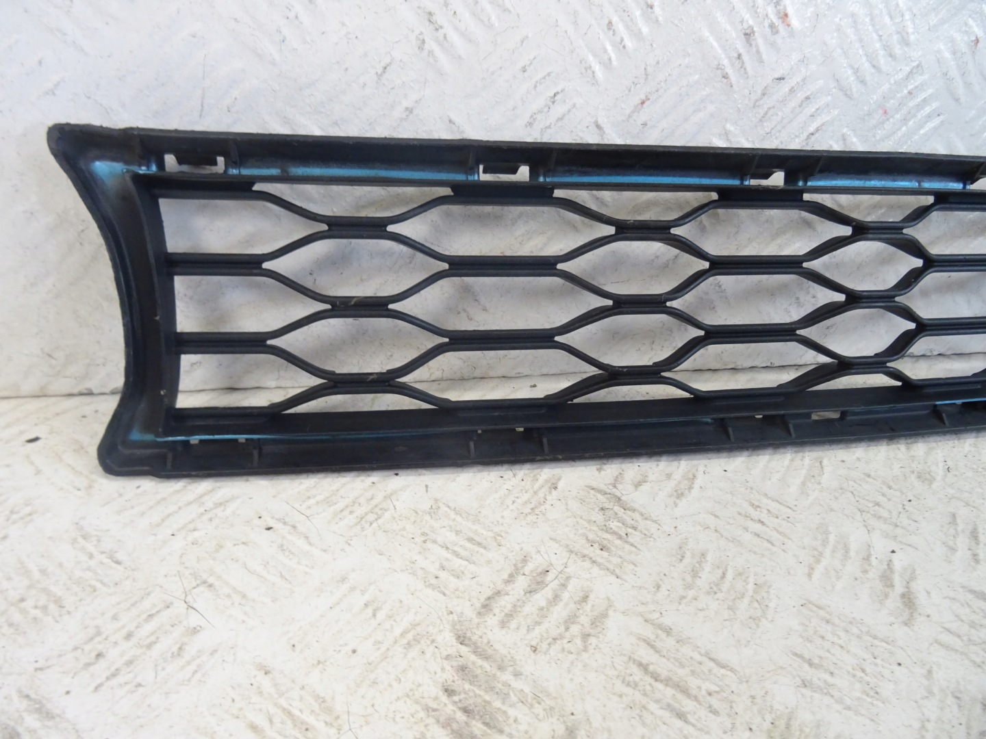 grid of a bumper front front central MINI COOPER F56 SPORT 114129-10
