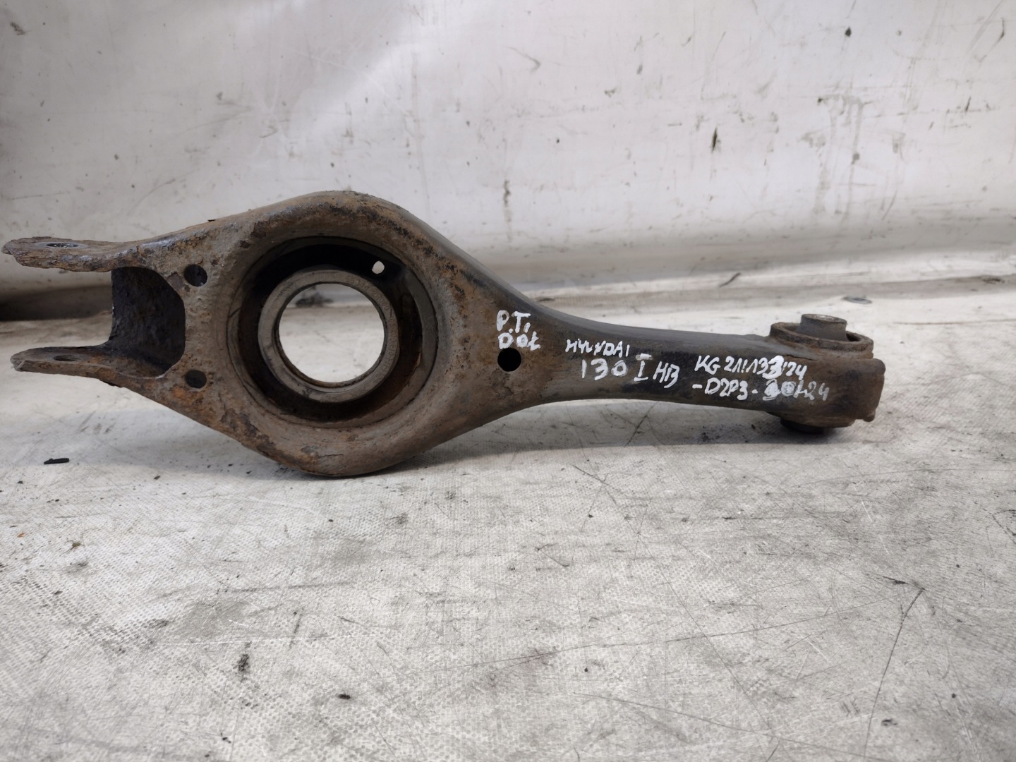 Querlenker rechts heck unterer Hyundai i30 HB 1,4 16V