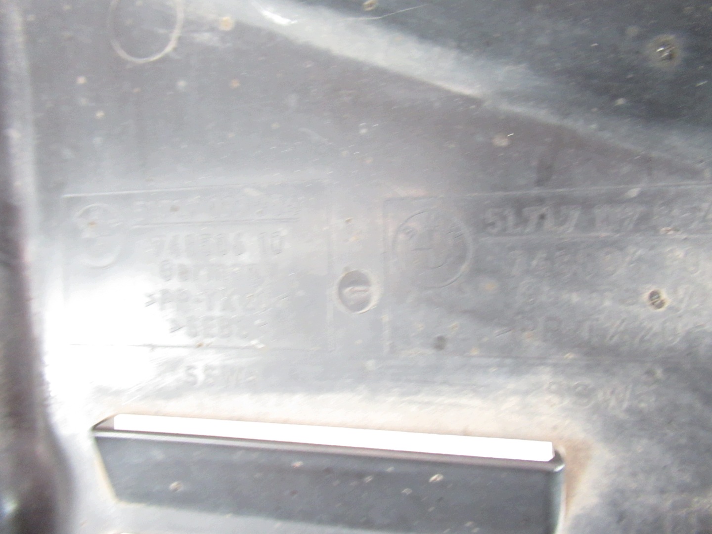 cover nadkola lower chassis right BMW e60 e61 sedan KOMBI