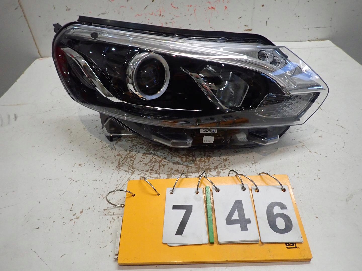 light front front right TOYOTA PROACE III 20165- BI-XENON