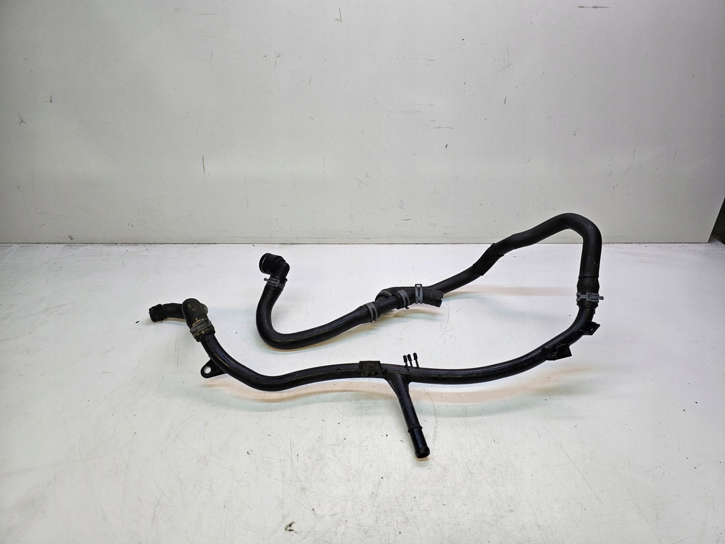 prijenos crijevo vode AUDI A3 8V VW 1.4 TFSI 04E121070AC